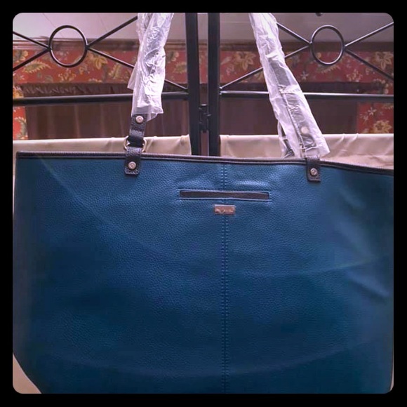 Thirty One Trend Setter Bag with wristlet NIP - Picture 1 of 4